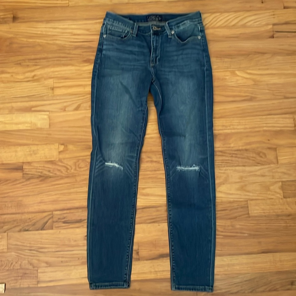 LUCKY BRAND Brooke Legging Jean Distressed Knee SZ 10/30 NWOT